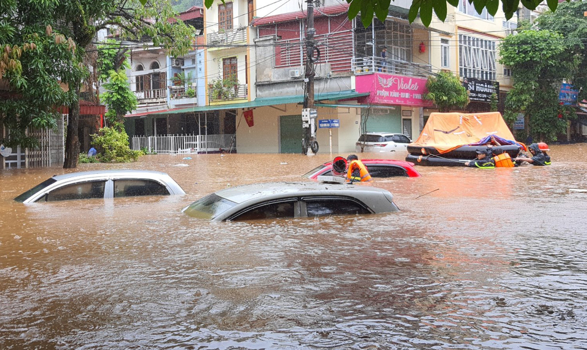 O to ngap trong nuoc lu o Ha Giang